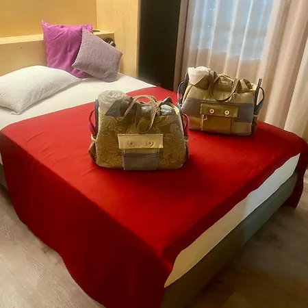 Carla Failela Hotel *