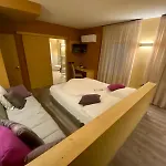 Carla Failela *