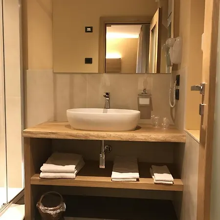 Carla Failela Hotel *