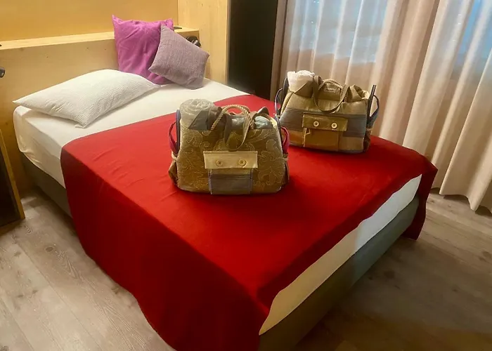 Carla Failela Hotel *